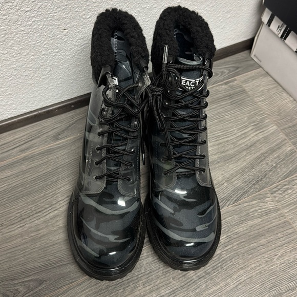 Kenneth Cole Women's Rain Lace Up Cozy Boot - Picture 2 of 5